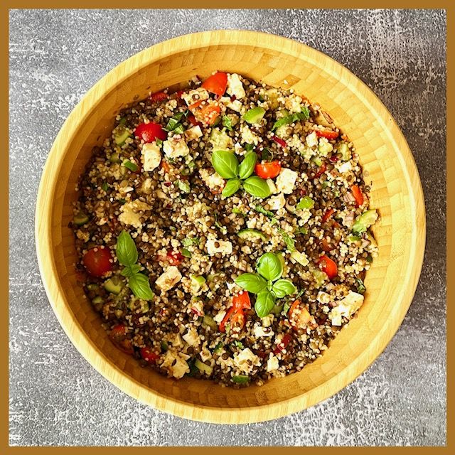 Salat aus Beluga-Linsen und Hirse