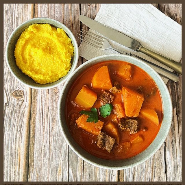 Kürbis-Gulasch mit Polenta