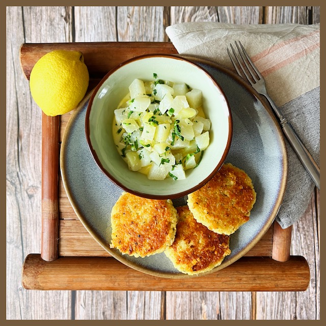 Knusprige Hirselaibchen mit Kohlrabigemüse