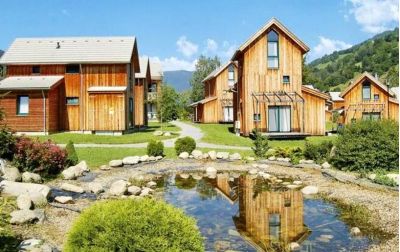 Ferienpark mit Teich